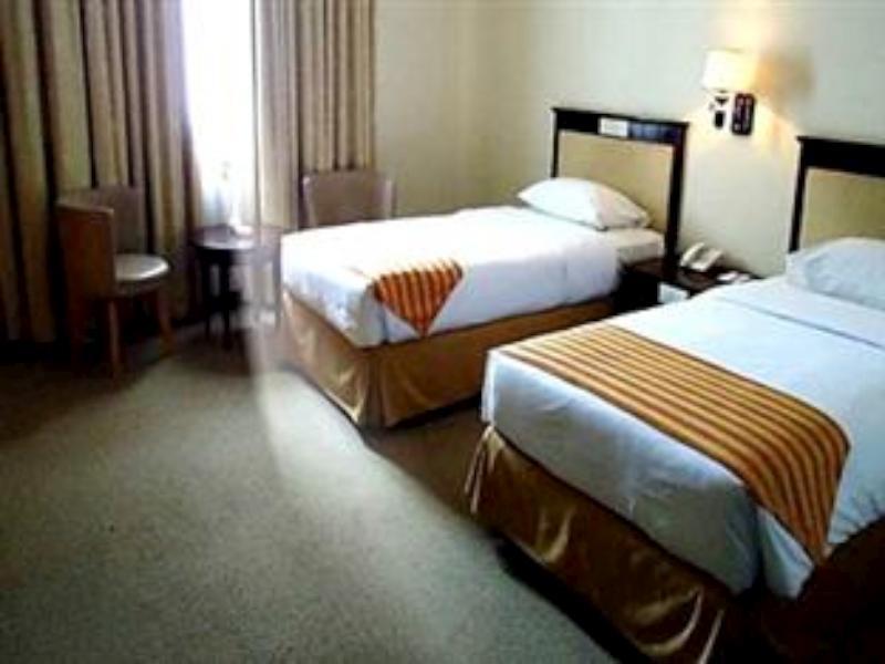 Plaza Inn Kendari Esterno foto