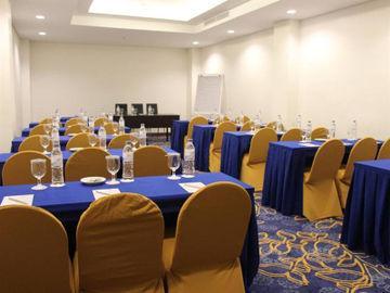 Plaza Inn Kendari Esterno foto
