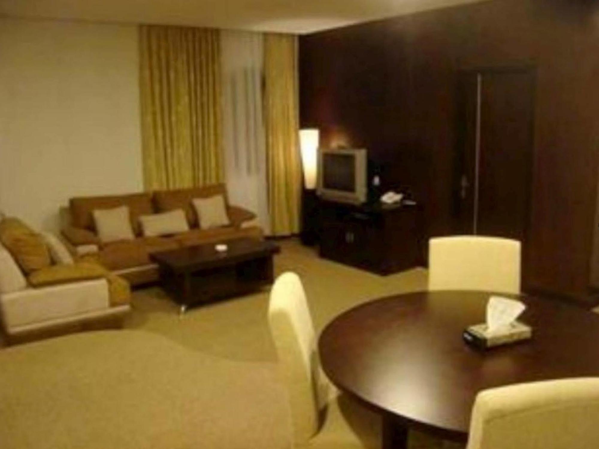 Plaza Inn Kendari Esterno foto